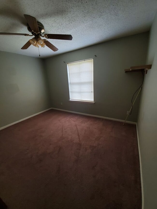 Building Photo - 202 S Willis St