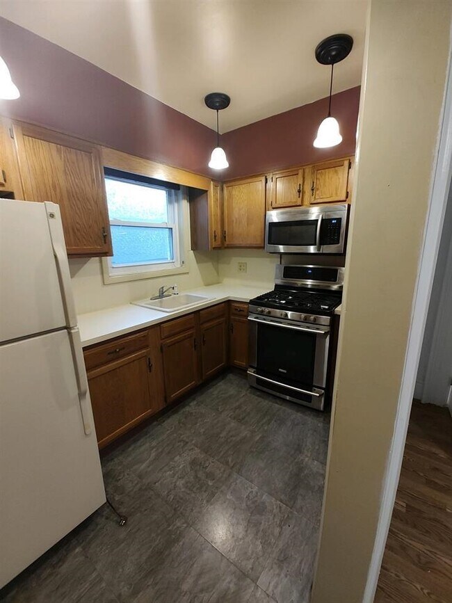 Building Photo - 56 Waverly St