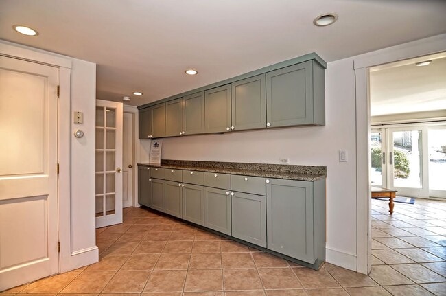 Building Photo - Waterfront Winter Rental: Sunset Cove (Utilities Included)