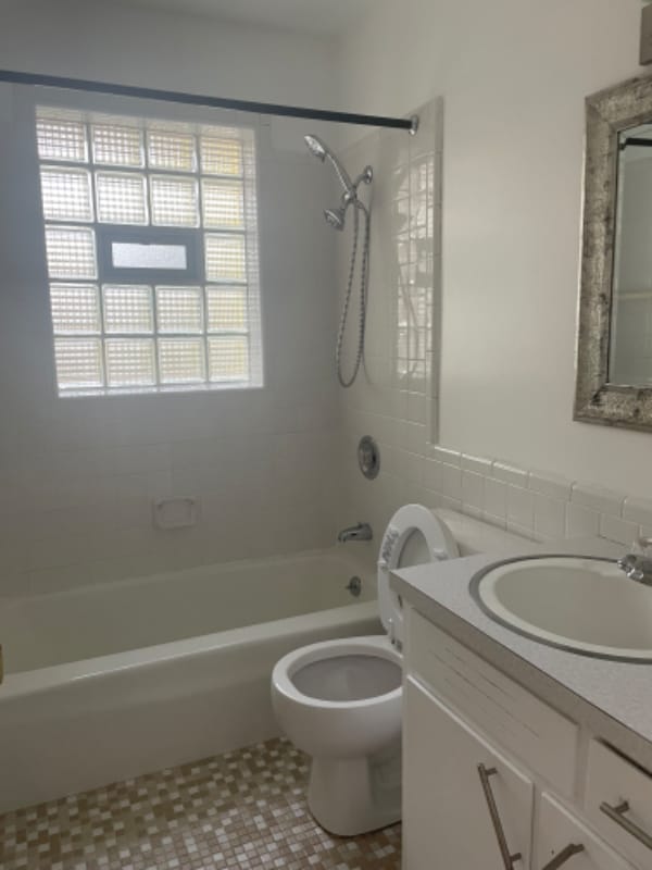 Building Photo - 1555 Margaret Ave SE