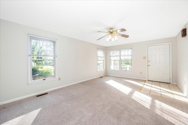 Building Photo - Oversized House in Point of Rocks for Lease