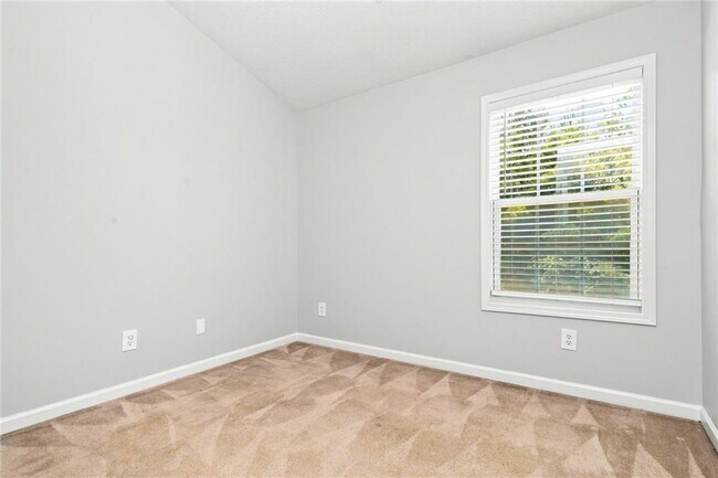 Building Photo - 8643 Thomas Ln