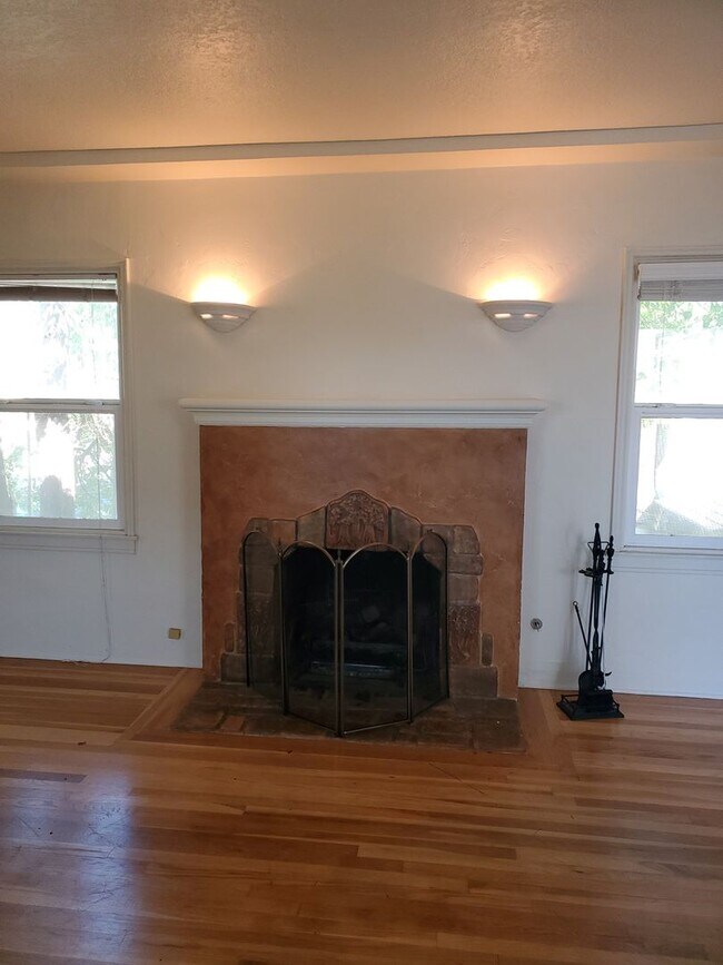 Building Photo - Van Ness Ave