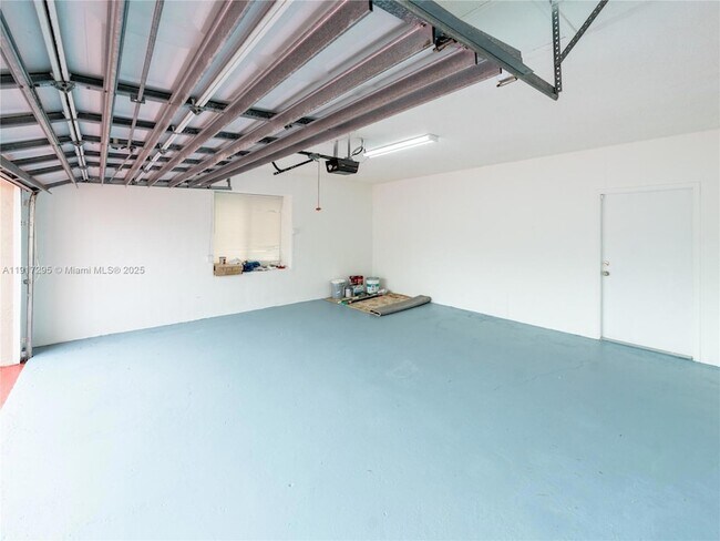 Building Photo - 10815 SW 145th Pl