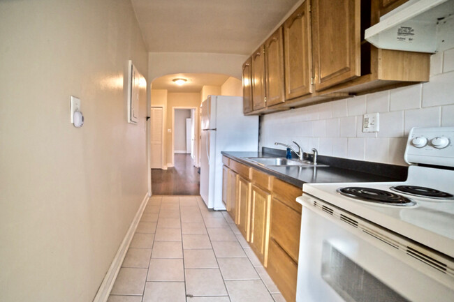 Building Photo - Spacious Kingman Park Apartment! One Bed P...