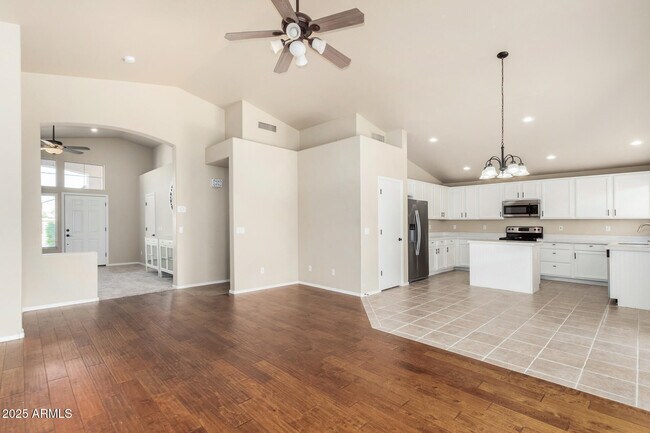 Building Photo - 2283 E Torrey Pines Pl