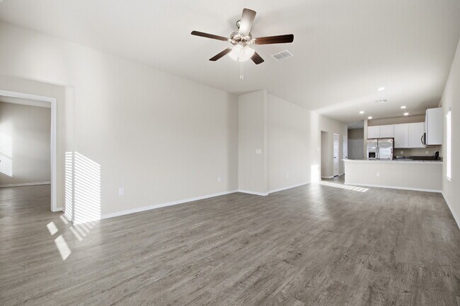 Building Photo - "Charming 3-Bedroom Retreat with 2 Baths in the Heart of New Braunfels!"