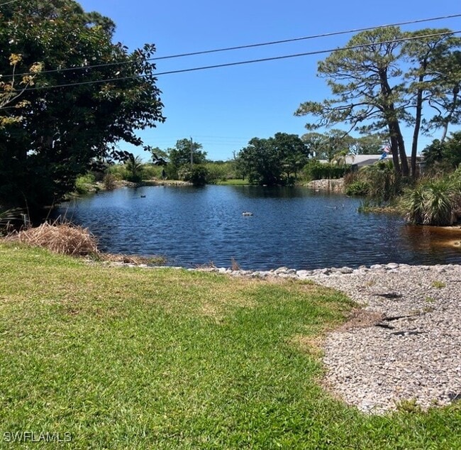 Building Photo - 893 E Valley Dr