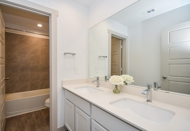 Building Photo - 8034 House bank Ln