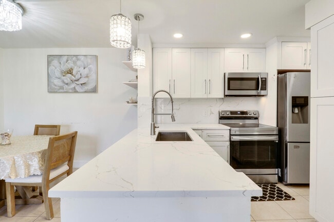 Building Photo - 3630 Alder Dr