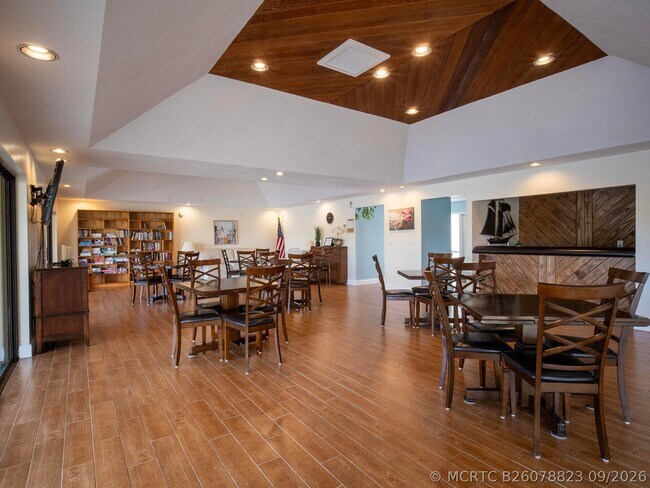 Building Photo - 5390 Woodland Lakes Dr