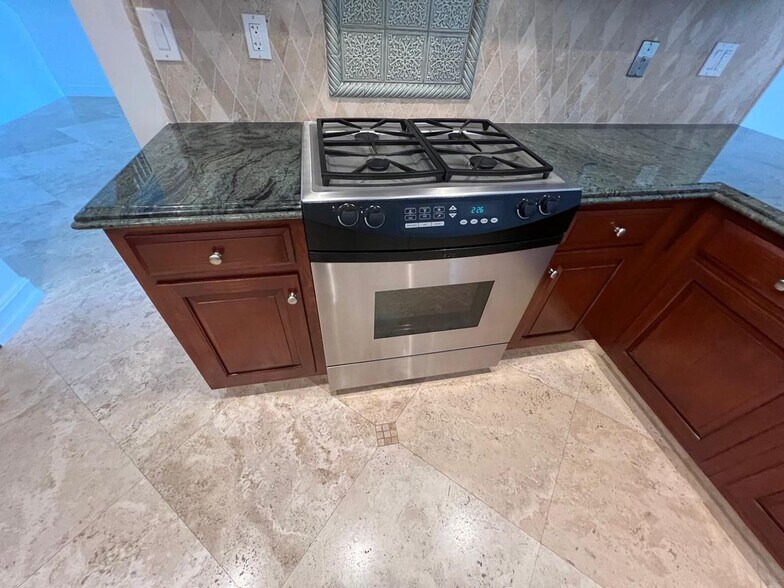 Building Photo - 6083 Vista Linda Ln