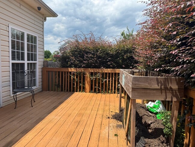 Building Photo - 4852 Knollview Dr