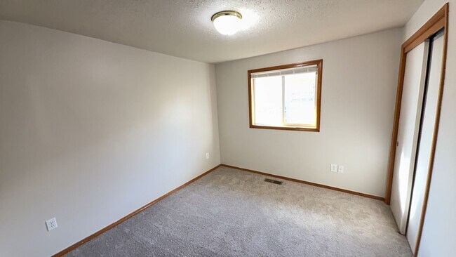 Building Photo - 3 Bedroom 1.5 Bath Home Fenced Yard, Shed & Garage