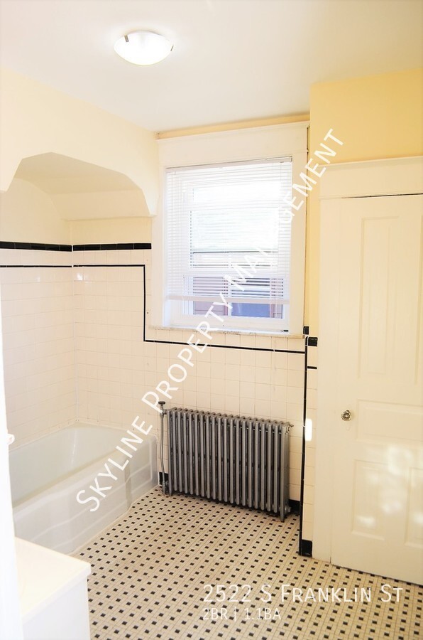 Building Photo - Beautiful South Philadelphia Rowhouse