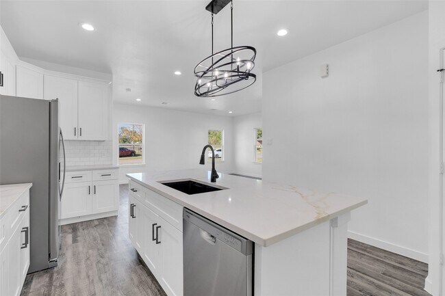 Building Photo - 401 E Martin Luther King Blvd