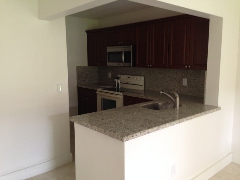 Primary Photo - 14933 SW 104th St