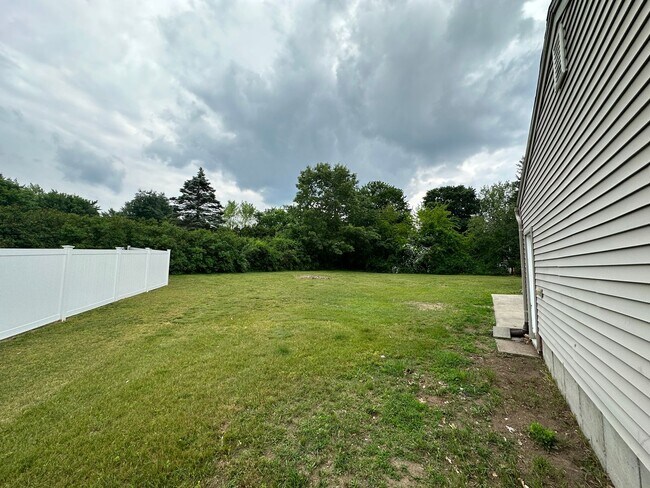 Building Photo - 169 Rocky Hill Rd