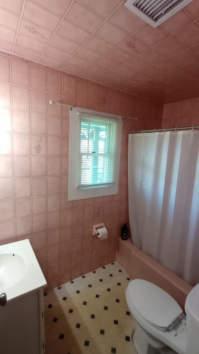 Building Photo - 45 Longfellow Dr