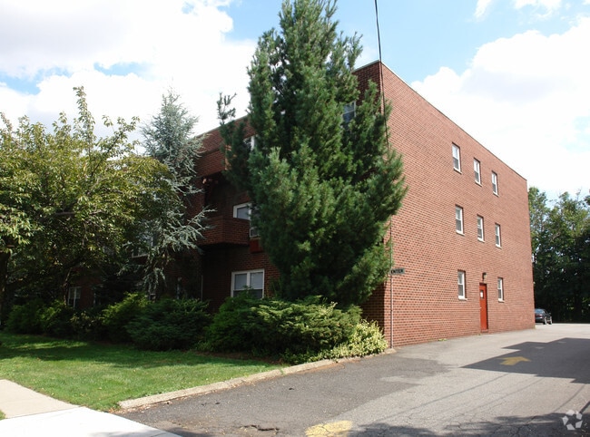 Building Photo - 300 E Westfield Ave