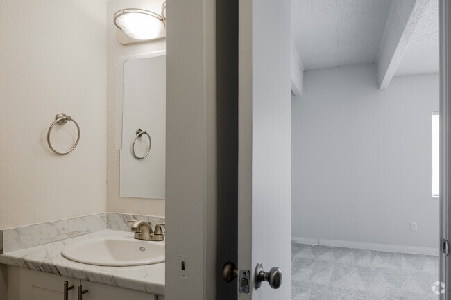 1BR, 1BA - 740SF - Highline Lofts