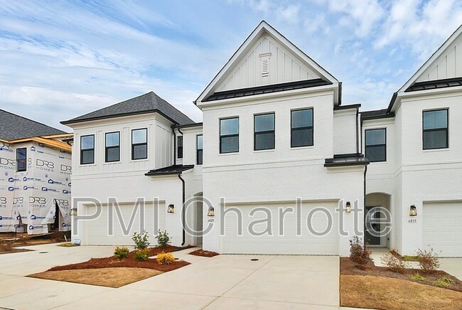 Building Photo - 6029 Mariemont Cir