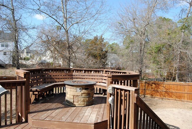 Building Photo - Wonderful Home in the Willow Lakes Community!