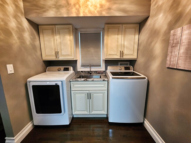 Laundry Room - 4370 N 161st St