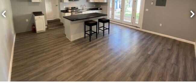 Building Photo - 433 S Fairview St