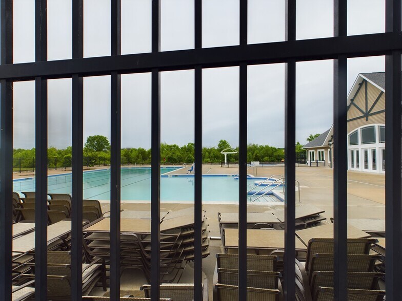 Building Photo - 6479 Jack Linton Dr S