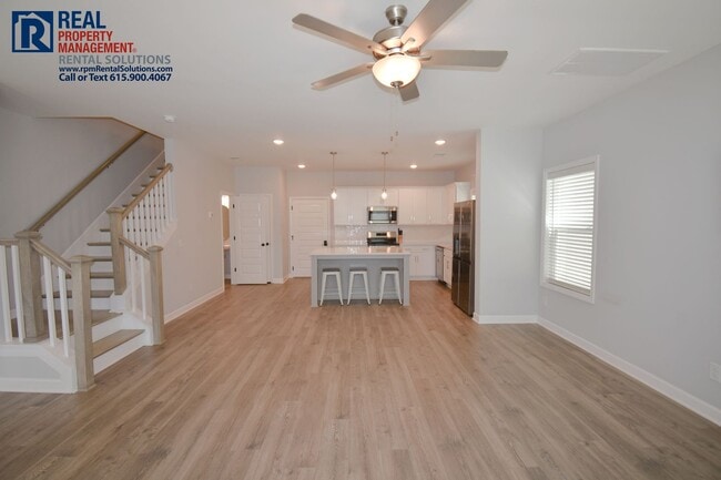 Building Photo - Beautiful, modern 4 bdrm home with attache...