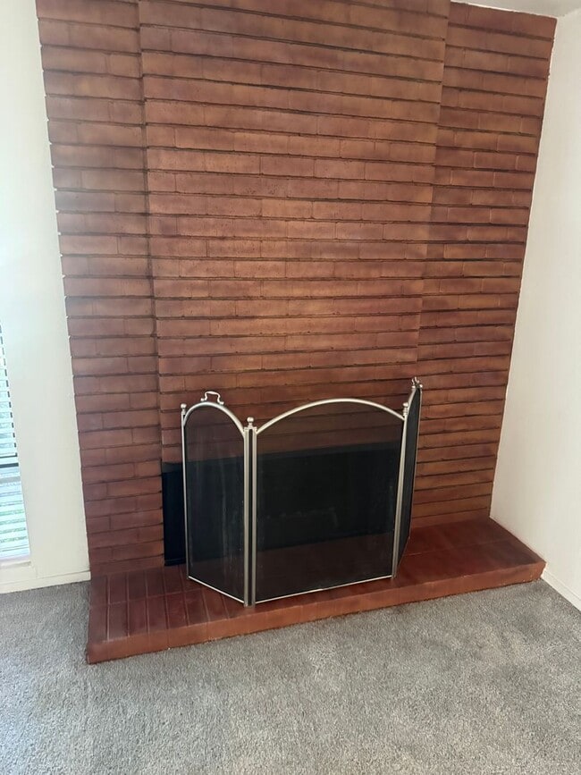 Building Photo - BEAUTIFUL 2 STORY CONDO IN THE CAMPUS COMMONS AREA!