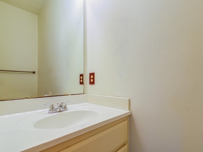 Building Photo - 14406 Fair Knoll Way