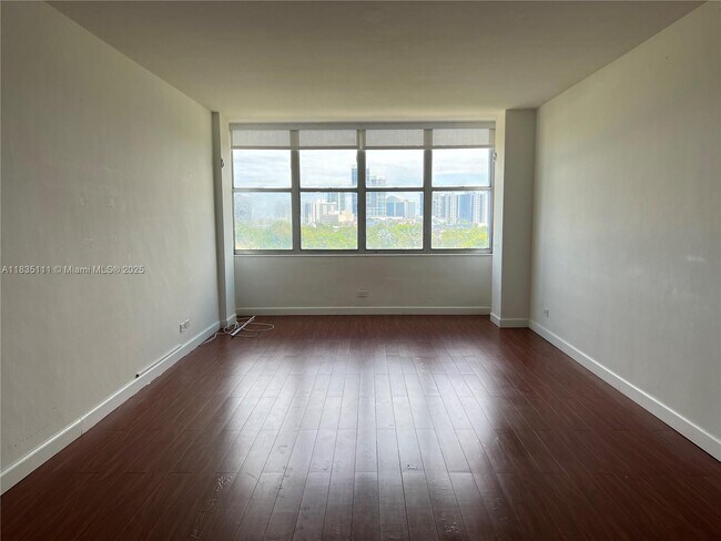 Building Photo - 7441 Wayne Ave