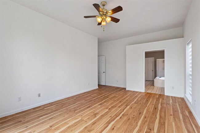 Building Photo - 100 Parque Cir