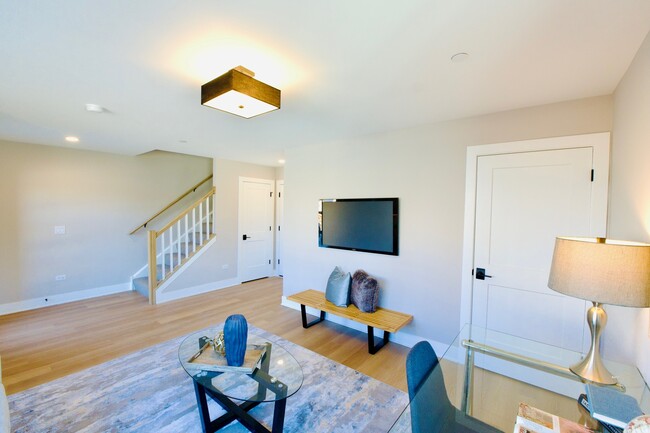 Building Photo - 178 Pointe Dr