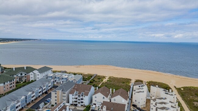 Building Photo - 3203 Page Ave