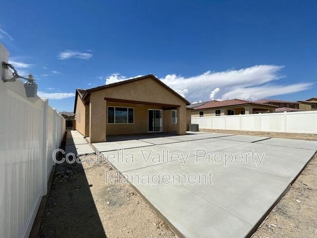 Building Photo - 11702 E Crescent St