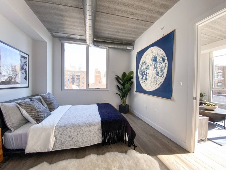 Building Photo - 753 W Sheridan Rd