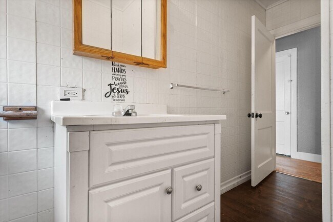 Building Photo - 2402 Avenue U