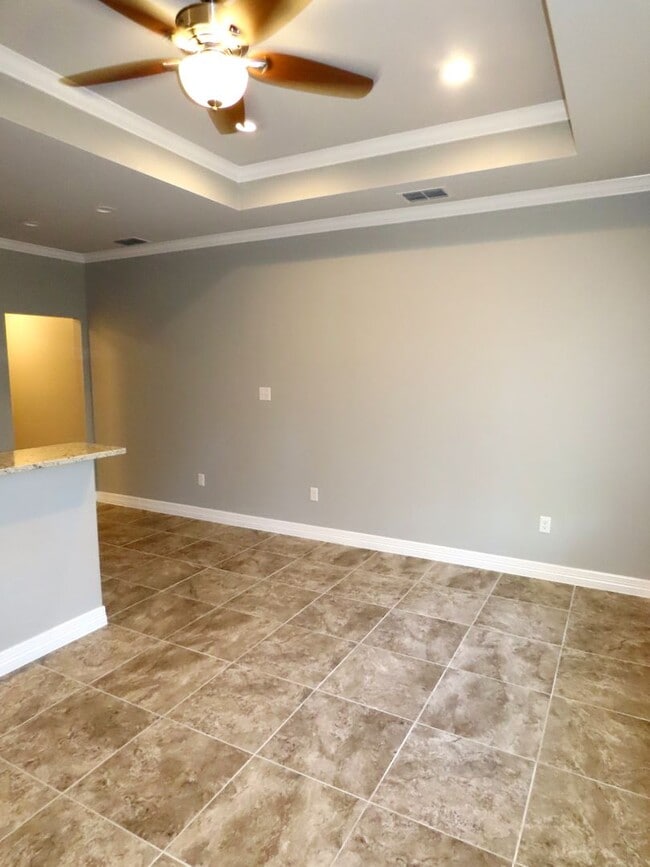 Building Photo - Beautiful 2 Bedroom, 2 Bath Duplex Near Ty...