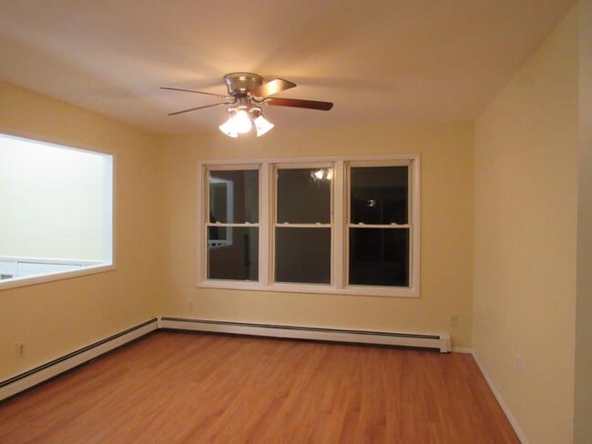 Building Photo - 7 Tree Hollow Ln