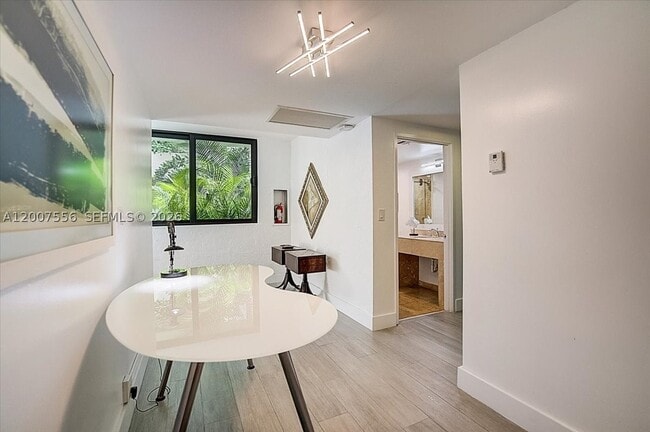 Building Photo - 276 Crandon Blvd