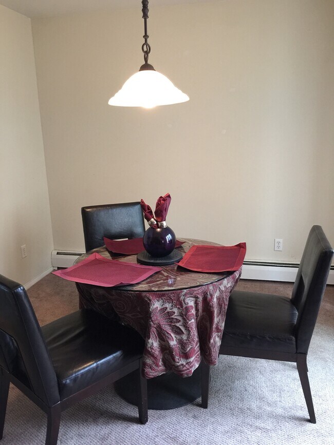 Building Photo - 1 Lake Ave