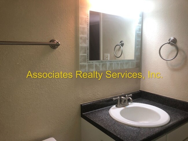Building Photo - Cute 1bed/1 bath in Hawthorne Reserve w/ POOL!!!