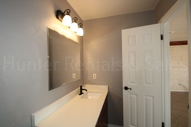 Building Photo - Spacious 4-Bedroom Home with Bonus Room, L...