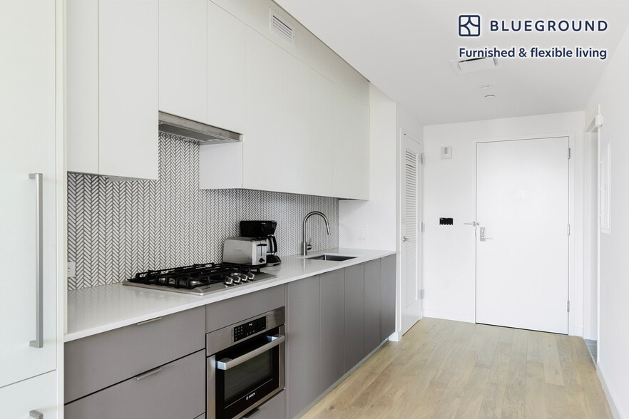 Building Photo - 243 W 28th St