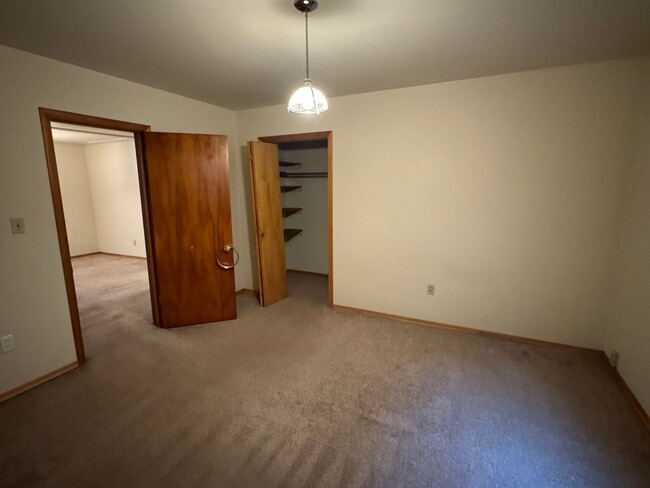 Building Photo - 3-Bedroom, 2-Bath Home for Rent in Quiet E...