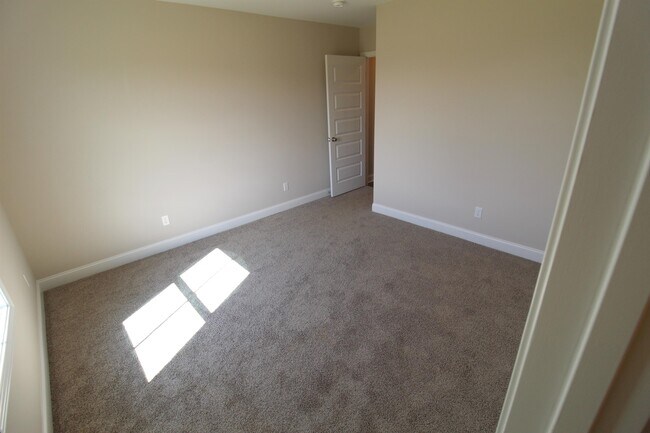 Building Photo - 6083 Forest Dr