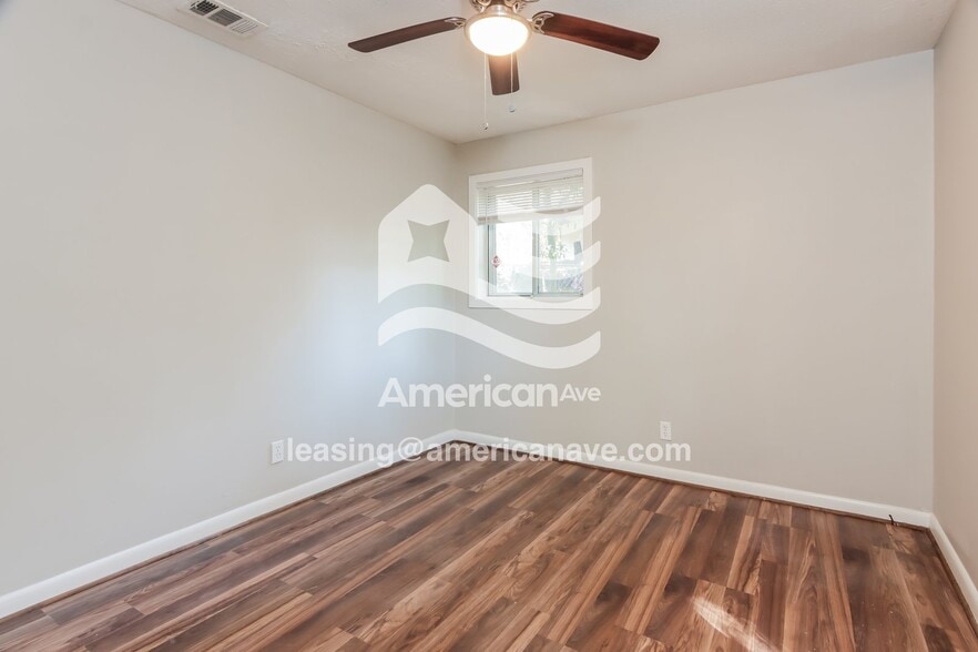 Building Photo - 939 Rosewood Dr